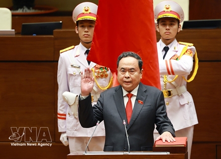 Lao, Chinese, Cambodian parliamentary leaders congratulate N.A. Chairman on re-election